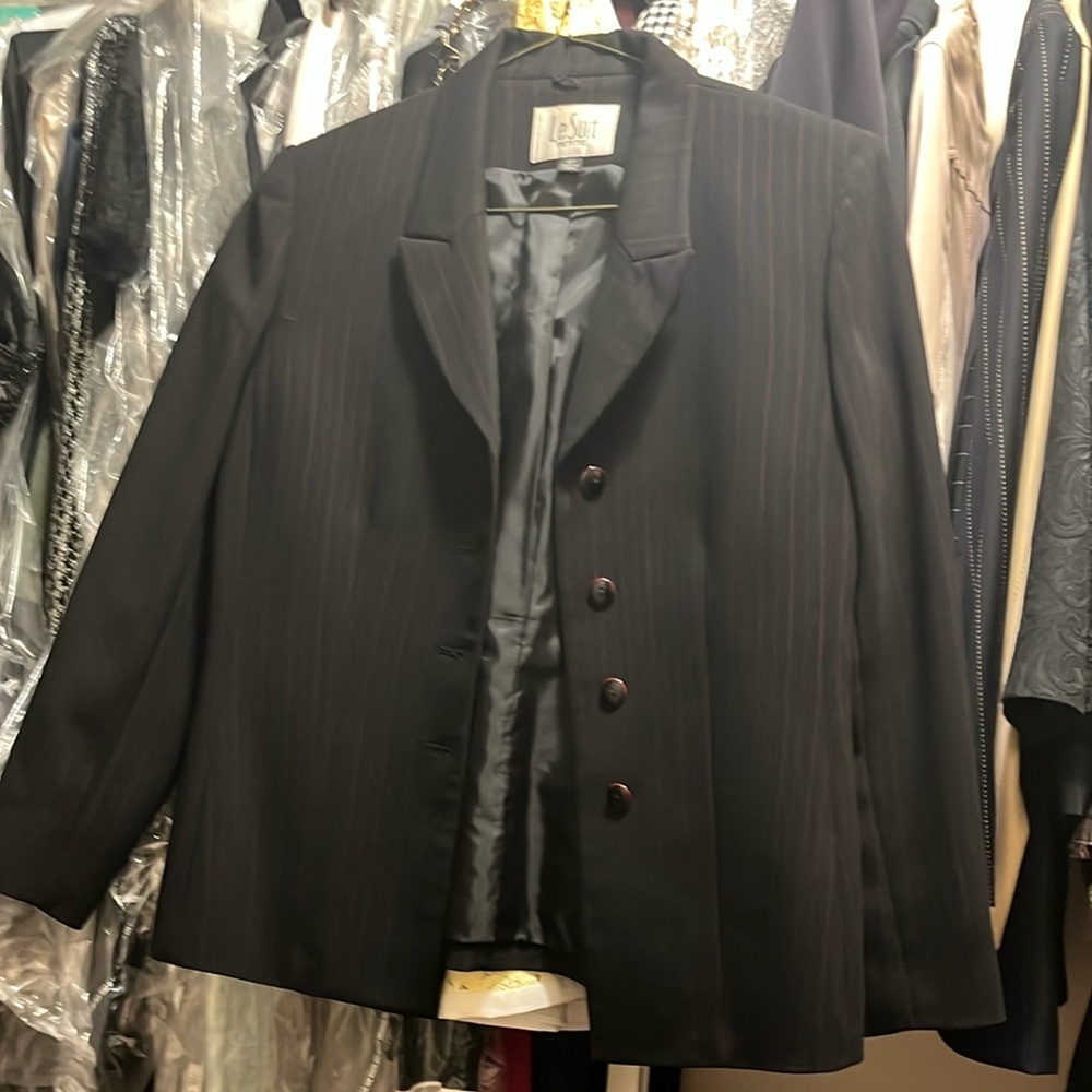 Le Suit Black Pinstripe Women's Jacket